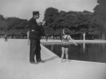 Baignade interdite aux Tuileries, 1934