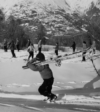 Une des premières classes de neige