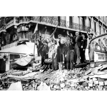 Barricade FFI à la libération de Paris, 1944