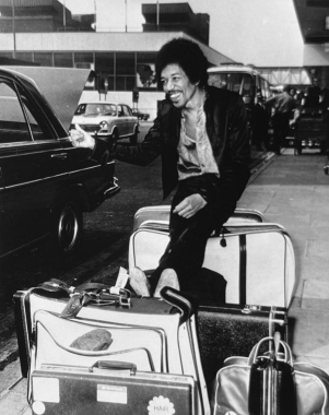 Jimmy Hendrix arrivant à l'aéroport d'Heathrow, 1970