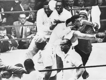 Cassius Clay gagne contre Sonny Liston, 1964