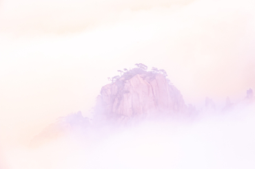 Huang Shan (30°13'N, 118°16'E)
