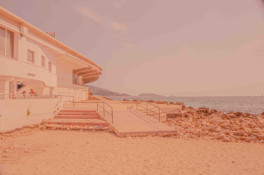Les estivants (43°27'N, 5°36'E)