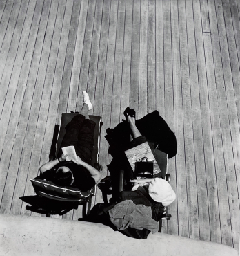 La pause lecture à bord du Normandie, Le Havre-New York, 1935