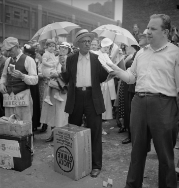 La foule accueille le Normandie, New York, 1935