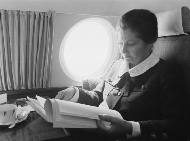 SIMONE VEIL DANS UN AVION DU GLAM, 1979