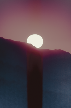 The fading sun made its future absence visible.