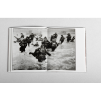 © Robert Capa / Delpire