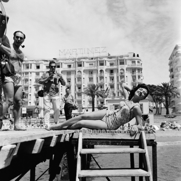 Gloria Menezes devant le Martinez, 1962