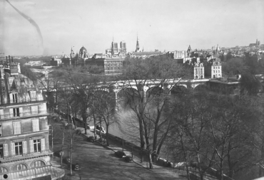 La Cité Vue Du Toit Du Louvre, 1957