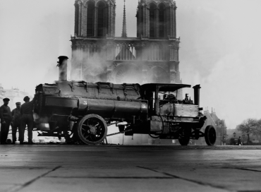 Goudronnage de la place Notre-Dame de Paris, 1932