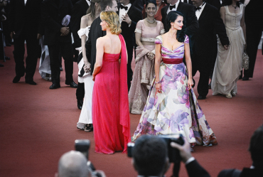 Penelope Cruise et Kristin Scott Thomas sur le tapis juste avant la cérémonie de clôture du 58e Festival de Cannes