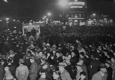 Devant le Bon Marché, 1936