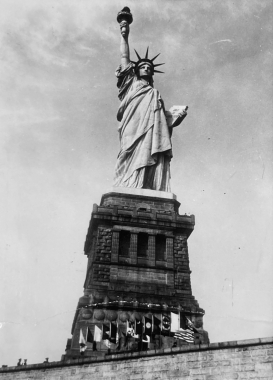 La Statue de la Liberté a 75 ans, 1961