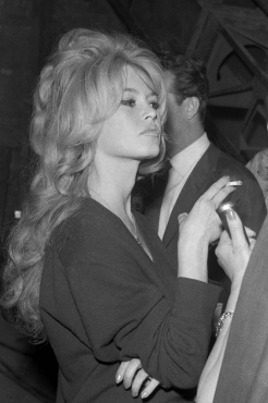 Et dieu créa la Brigitte Bardot, 1956