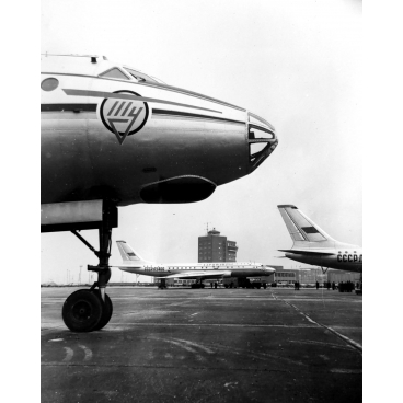 Des jets soviétiques aperçus à l'aéroport de Londres, 1956