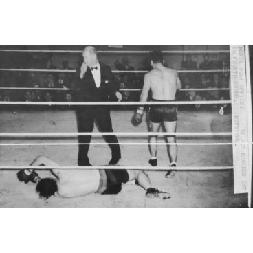 Marcel Cerdan met K.O. Bert Gilroy au 4ème round, 1947