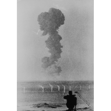 La troisième bombe atomique française explose à Reggane, Algérie, 1960