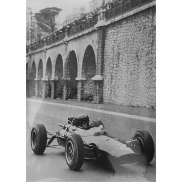 Jim Clark remporte aisément le Grand Prix de Pau sur 