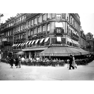 Le Fouquets café aux Champs-Élysées