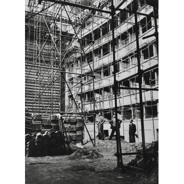 Réparation de l'Opera de La Scala de Milan après un bombardement, 1945