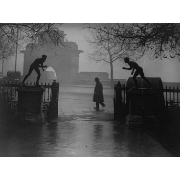 Scène de brouillard, Embankment, Londres, vers 1950