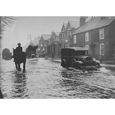 Inondation dans une ville anglaise, dans les années 1930