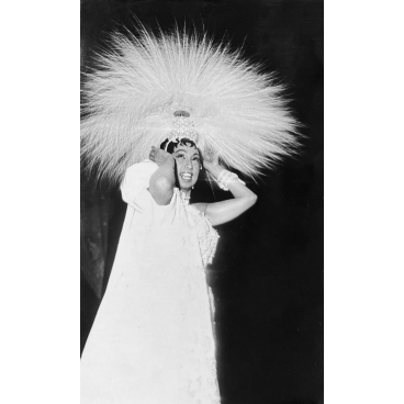 Une coiffure de 4000 aigrettes pour Joséphine Baker, 1959