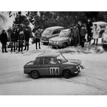 La voiture 104 sous la neige
