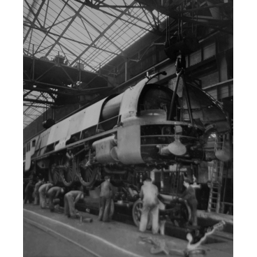 Dix nouvelles locomotives en construction pour l'été, 1937