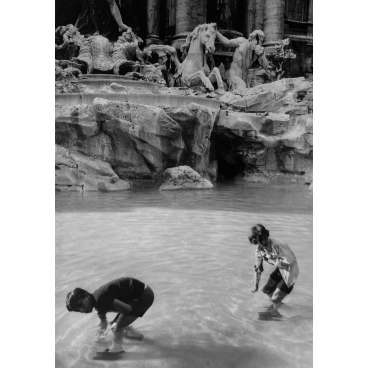 Ramassage de pièces dans la fontaine de Trevi, Rome, 1970