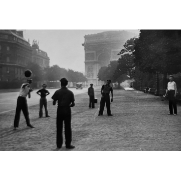 Jeu de balle à l'Arc de Triomphe