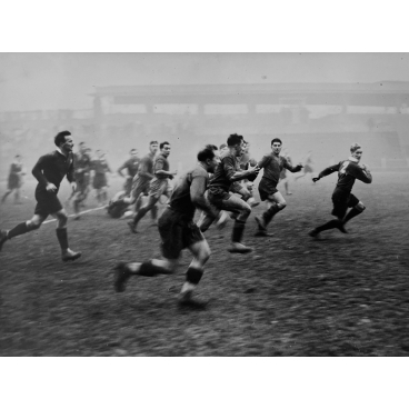 Les rugbymen d'Oxford contre le racing à Jean Bouin, 1946