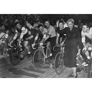 Joséphine Baker encourage le cyclisme danois, 1955