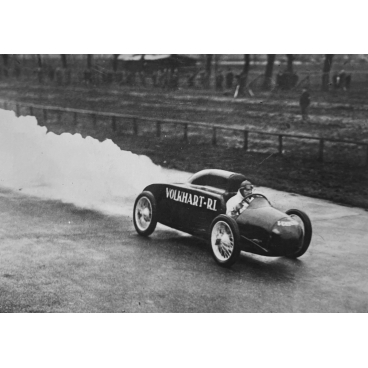 Kurt Volkhart pilotant sa voiture-fusée, 1928