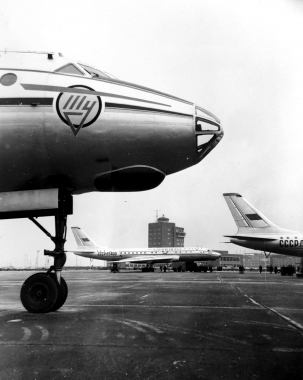 Des jets soviétiques aperçus à l'aéroport de Londres, 1956