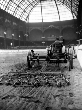 Bientôt le concours hippique, Grand Palais