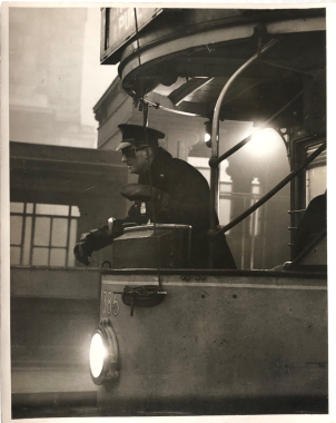 Brouillard dans la ville, 1935