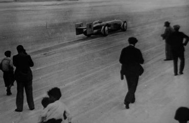 Kaye Don essaye de battre le record de vitesse, 1930