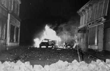 Voiture en feu rue Gay-Lussac, 1968