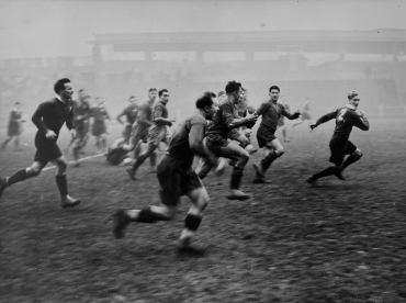 Les rugbymen d'Oxford contre le racing à Jean Bouin, 1946