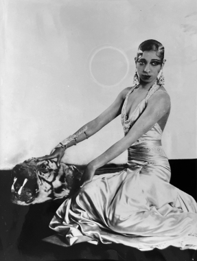 Joséphine Baker et les music-halls parisiens, 1953