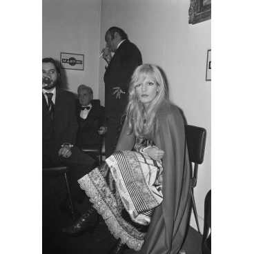 Sylvie Vartan dans les loges du théâtre Marigny, 1970