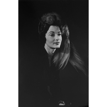 Portrait à la capeline à plumes V